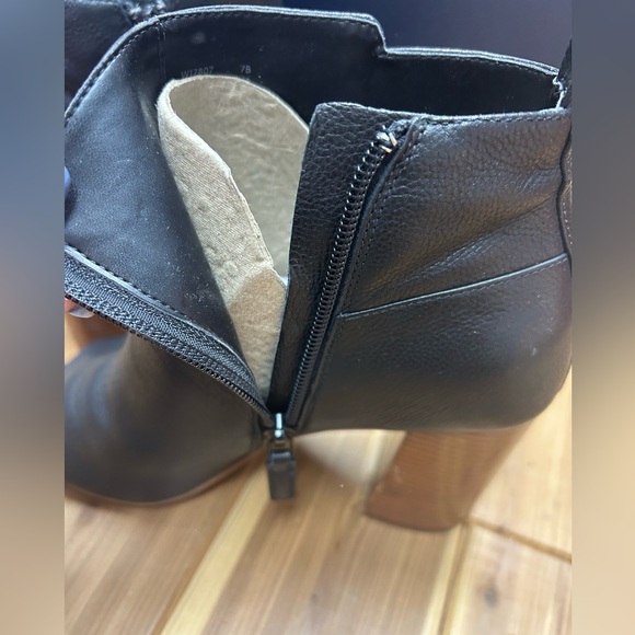 Beautiful open toe booties - Picture 5 of 11